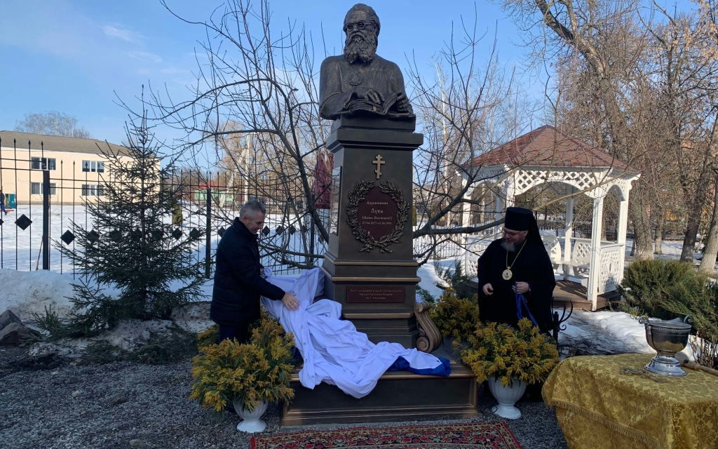 Покровитель врачей и болящих: сразу два памятника святому Луке появились в Саратовской области Покровитель врачей и болящих: сразу два памятника святому Луке появились в Саратовской области